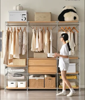 Japán padlóra szerelhető akasztó minimalista lépések egy nyitott rozsdamentes acél szekrénybe, szekrénytárolóba, akasztóba