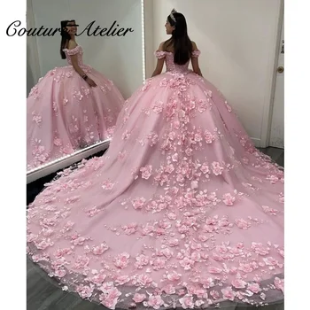 2023 Rózsaszín virágrátétes csipkebáli ruha Quinceanera ruhák a vállról 3D virágok gyöngyfűző édes 15 lány party