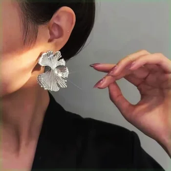 Új cseh geometriai arany színű Ginkgo Biloba levél alakú csepp fülbevaló nőknek Statement Ear Punk ékszer kiegészítők ajándék